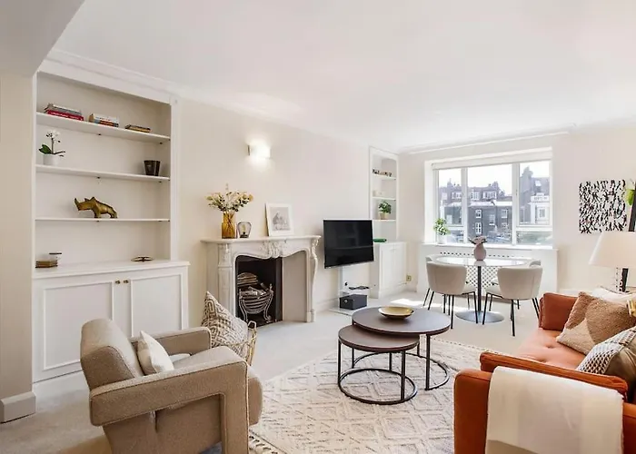 South Kensington Luxury 2 Bedroom Apartment